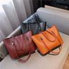 Bolsa Feminina Transfronteiriça 2024 Europeia e Americana Retrô Bolsa Tote de Grande Capacidade Moda Popular Simples Bolsa de Mão Bolsa de Ombro