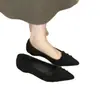 Otoño/Invierno 2026 Nuevos Zapatos Individuales Sencillos de Terciopelo Adelgazantes con Punta Fina y Tacón Bajo para Viajar Nuevo Estilo Retro Otoñal Zapatos de Boca Baja