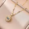 Collar para Mujer Moda Nicho Nuevo Diseño Colgante Celebridad de Internet Flor de Zircón Bauhinia Giratoria Temperamento Collar de Acero Titanio