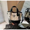 Las bolsas pequeñas populares para mujer de este año son versátiles para la primavera y el verano, con los nuevos bolsos cruzados de moda nicho 2026 y bolsos tipo cubo acolchados.