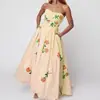 Novidades da Primavera de 2026 Roupas Femininas Vestido Estampado Europeu e Americano Elegante Temperamento Cintura Alta Bainha Larga Sem Alças Longo