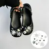 Accesorios para Zapatos Croc Negro y Plateado Camelia Brillante DIY Flor de Zapato de Pedrería de Alta Gama Hebilla de Zapato Joyería de Perlas Accesorios