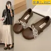 Los zapatos Mary Jane son simples y versátiles, estilo francés 2026 de suela plana, modelo nuevo de otoño, zapatos casuales de punta redonda con suela blanda que no rozan los pies