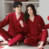Conjunto de pijama vermelho de algodão puro para casal, estilo primavera/outono, com gola de lapela, mangas compridas e calças compridas, adequado para recém-casados, casamentos e como roupa de casa confortável para homens e mulheres