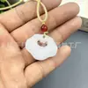 Colgante Candado Nube Verde Tianshan Jade de Seda Dorada de Xinjiang Jade Blanco Ruyi Candado Unisex Colgante de Jade de Paz Fuente de Suministro para Transmisiones en Vivo