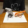 Compatible con iPhone 18 Pro Max, funda de teléfono magnética colorida con soporte, cubierta protectora Apple 17 con agujeros transpirables y tacto de piel 15