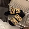 Pantuflas planas peludas de otoño e invierno, pantuflas de algodón para mujer, zapatos de mujer talla grande, estilo nuevo suave, punta redonda, a la moda 2026 estilo coreano