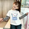 Top de algodón a rayas para niña pequeña, elegante camiseta de dibujos animados de manga larga, nueva para primavera y otoño para niñas