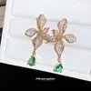 Aretes de Flor de Zircón con Forma de Gota de Agua Bañados en Oro Real de 18K para Mujer, Aretes de Lujo Ligero de Alta Gama, Aretes de Diseño de Nicho a la Moda
