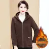 Casaco curto de veludo cotelê para mulheres de meia-idade e idosas, estilo outono e inverno, espessado, plus size, adequado para mães baixinhas, casaco solto e quente
