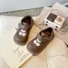 Zapatos Pequeños de Cuero Bordados para Niñas Zapatos de Princesa 2026 Primavera/Otoño Nuevo Estilo Zapatos Pequeños de Cuero para Bebé Versátiles Suela Suave Zapatos de Una Sola Pieza Estilo de Moda