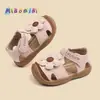 Sandálias de Verão Macias para Bebês Meninas com Design de Flor Fofa, Biqueira Fechada, Anti-Chute, Antiderrapantes, Respiráveis, Sapatos Funcionais para Crianças de 1-4 Anos