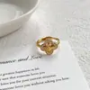 Anillo Vintage Hueco de Zirconia de Cuatro Hojas con un Toque de Lujo de Nicho, Diseño Abierto Ajustable para el Dedo Índice, Estilo de Lujo Ligero, Joyería de Segunda Mano