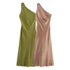 Ropa de Mujer al por Mayor Transfronteriza 2025 Otoño Estilo Europeo y Americano de Moda Sexy Sexy Asimétrico Vestido de Textura Satén de Seda