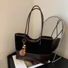 Bolso de mano retro texturizado mate de gamuza, nuevo, elegante y moderno, un bolso de hombro de nicho para el trabajo