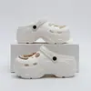 Zuecos de verano de moda para exteriores para enfermeras, lindos y cómodos, adecuados para usar al aire libre, de suela plana, sin cordones, ligeros, antideslizantes para uso en el baño en verano