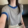 Camiseta de Punto de Seda Helada con Bloques de Color Estilo Europeo de Manga Corta Moda Femenina 2026 Artículo Nuevo de Verano de Moda Top de Cuello Redondo