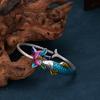 Pulseira Esmaltada Vintage Azul Queimado Novo Estilo para Mulheres, Pulseira Aberta Versátil em Cloisonné com Design de Peixe e Lótus, Presente de Aniversário