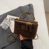 Bolso de mano francés retro esmerilado para mujer, nuevo, supercaliente, de moda, para otoño e invierno, bandolera de hombro, bolso cuadrado pequeño de alta gama