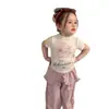 Conjunto de verano nuevo estilo coreano para niñas 2026, camiseta linda para bebés, top versátil, pantalones de pierna ancha con dobladillo de volantes a la moda