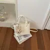 Bolso Cubo con Colgante de Oso Lindo Nuevo 2026 para Mujer, Bolso de Hombro Cruzado Versátil Estilo Coreano, Bolso de Mano de Moda para el Trabajo