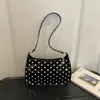 Bolsa de Couro Patentado Brilhante Nicho Bolinhas Feminina 2026 Novo Estilo Moda Versátil Bolsa para o Dia a Dia Super Quente Bolsa de Ombro Único para Sobrancelha