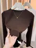Camiseta Básica de Manga Longa com Gola Redonda para Mulheres 2026 Outono Novo Estilo Simples Slim Fit Versátil Camada Base Top Interno Tendência