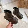 Botas Martin para Meninas 2026 Outono Novo Estilo Meninas Antiderrapante Sola Macia Botas Individuais Crianças Médias e Grandes Versátil Estilo Coreano Botas Pequenas de Couro