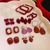 Pendientes de lazo cuadrado rojo con aguja de plata, modernos y elegantes, con un toque de nicho que combina con todo, con gotas de aceite, pendientes ligeros de lujo de alta calidad.