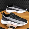 Zapatos de Otoño Transpirables y Cómodos de Tejido Fly-Knit Zapatillas de Correr con Cordones Zapatos Casuales de Malla Zapatos Deportivos Fabricantes Venta al por Mayor Zapatos para Hombre de Talla Grande