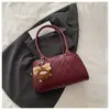 Bolsa de Boliche Acolchoada de Nicho High-End 2025 Novo Design Coreano Bolsa de Ombro Único para Axila Bolsa de Mão para Comutador
