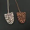 Clip Magnético Multifuncional para Gafas de Sol con Estampado de Leopardo, Cadena para Suéter Versátil de Terciopelo de Gama Alta, Nicho, Otoño e Invierno