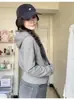 Chamarra sudadera gris de manga corta para mujer, cárdigan con capucha ajustado para otoño e invierno, top de principios de otoño, atuendo estilo coreano