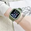 Reloj para Hombres y Mujeres, Versátil para Estudiantes Universitarios, Ins Klein Blue, Reloj Electrónico para Pareja Juvenil con un Diseño Inspirado en la Tecnología