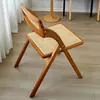 Cadeira de jantar de madeira maciça de seringueira para uso doméstico, estilo wabi-sabi, adequada para restaurantes de pousada, cadeira de ratã dobrável, cadeira de lazer, personalizável com almofada macia