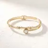 Nuevo Precio Especial Pulsera de Acero de Titanio para Mujer Forma de C Moderna con Diamantes Resistente al Color Alta Calidad Joyería para Mejor Amiga