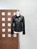 M@Dga Diseño de Nicho, Flor Estéreo Única Otoño e Invierno Nuevo Conjunto de Dos Piezas de Chaqueta de Cuero Ajustada + Falda
