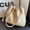 Bolso popular de este año para mujer de gran capacidad 2023 nueva moda bandolera mensajera versátil bolso cubo plisado texturizado