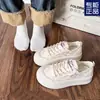 2025 Novos Sapatos de Verão de Malha, Tênis Casuais Populares Versáteis de Cadarço com Sola Grossa, Sapatos Brancos Respiráveis, Sapatos Femininos
