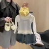 Blusa de manga comprida com estampa floral para meninas, estilo outono, com design falso de duas peças estilo camisola, blusa em camadas com acabamento em renda estilo coreano para meninas pequenas