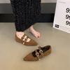 Zapatos Mary Jane Retro de Punta Fina Boca Baja con Aumento Interior para Mujer Otoño 2025 Zapatos Planos de Gamuza con Cinturón de Remaches y Hebilla