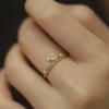 Anillo de Circonita Microincrustada Estilo Lujo Ligero Estilo Francés para Mujer Estilo Corte Princesa Japonés Corona de Lujo Ligero Anillo Abierto Combinable