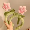Diadema Linda de Flor de Rosa Rosa Claro, Accesorio para el Cabello de Florcita Esponjosa para Niñas, Perfecto para Fotos Navideñas y Check-Ins