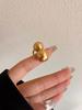 Anillo abierto de bola con superficie cepillada de metal estilo europeo y americano, moda femenina, estilo frío, anillo abierto ligero de lujo.