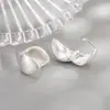 Pendientes Redondos de Plata Cepillada Estilo Minimalista Fresco con un Diseño de Nicho de Lujo Ligero, Pendientes Versátiles y Únicos
