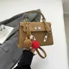 Nova Bolsa Kelly Suede Fosco Outono e Inverno 2025 Nova Bolsa de Mão Fashion Versátil Pequena de Ombro Transversal para Mulheres