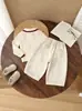 Estilo Coreano Primavera y Otoño Nuevo Conjunto para Hombre, Mujer y Niño Polo Elegante Bordado Tejido Manga Larga Pantalones Casuales Conjunto para Salir en Invierno