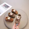 Sapatos de Couro para Meninas Sapatos Birkenstock Estilo Primavera/Outono 2026 Forro Único Novo Estilo Infantil Solado Macio Antiderrapante Cabeça de Gato Sapatos para Caminhar Sapatos de Princesa