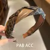 Nuevo Aro para el Cabello de Tela Retro Otoño e Invierno Estampado de Leopardo Contraste Cruzado Gancho de Cierre Ancho Accesorios para el Cabello Coreanos para Mujer Diadema