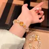 Pulsera de Cristal Amarillo Natural Original Hielo Dorado Fluido con Cubos de Forma Aleatoria, Clara y Refrescante, Elegante y Versátil